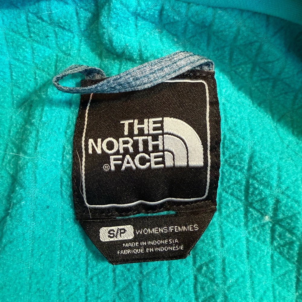 The North Face Women's gray and Blue Puffer Jacket #641 - Picture 13 of 14